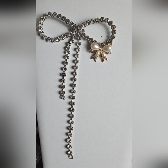 Elegant Rhinestone / Fuax Pearl Bow Brooch Bundle - Picture 5 of 17